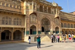 Jaipur: Hawa Mahal and Jantar Mantar Tour with Lunch