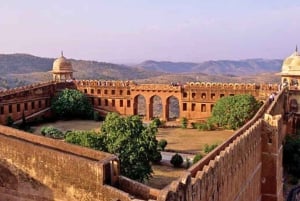 Jaipur: Jaigarh Fort Guided Tour with Entry Ticket