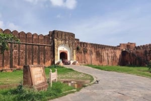 Jaipur: Jaigarh Fort Guided Tour with Entry Ticket