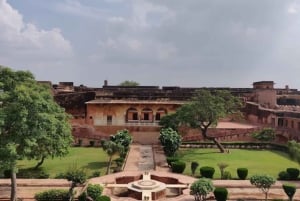 Jaipur: Jaigarh Fort Guided Tour with Entry Ticket