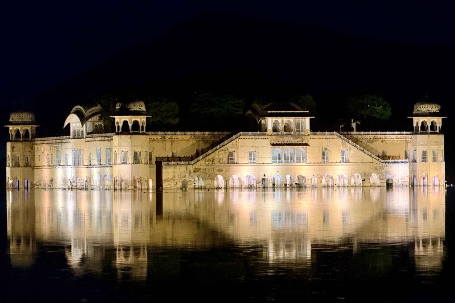 Jaipur: Nachttour durch Amer und die pinke Stadt mit einem Open-Air-Jeep