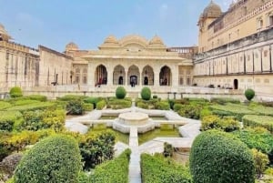 Jaipur: Private Sightseeing Day Tour with Guide by Car