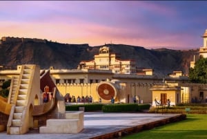 Jaipur: Private Sightseeing Day Tour with Guide by Car