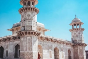 Jaipur: Private Transfer to Agra with Fatehpur Sikri