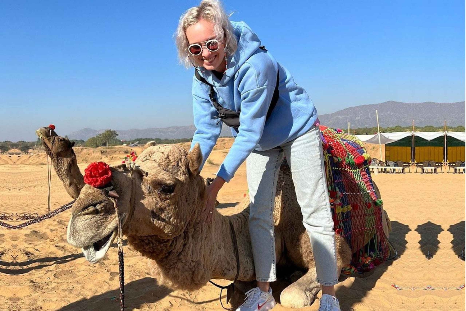 ジャイプールプシュカル日帰りツアーとキャメルサファリ（オプショナル