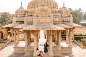 Dżajpur: zwiedzanie z przewodnikiem klimatyzowanym samochodem