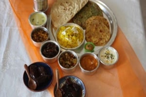 Jaipur: Patrimony & Yellow Town Walk with Local Food Tasting
