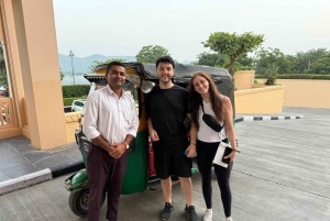 英語を話す現地ドライバーと行くジャイプルのトゥクトゥクツアー！