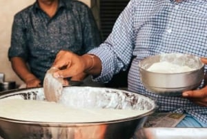 Jaipur: Yellow Town Walking tour, Food tasting with guide