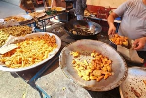 Jaipur: Yellow Town Walking tour, Food tasting with guide