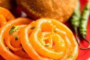 Jaipur: Yellow Town Walking tour, Food tasting with guide