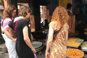 Jaipur: Yellow Town Walking tour, Food tasting with guide
