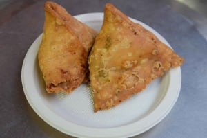 Jaipur: Yellow Town Walking tour, Food tasting with guide