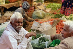 Jaipur: Spaziergang durch die Gelbe Stadt, Lebensmittelverkostung mit Guide