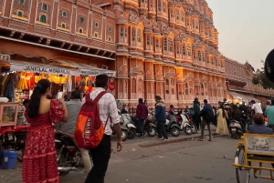 Lokal morgenmad + blomstermarked + tur i den lyserøde by