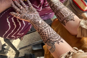 Lokal frokost + blomstermarked + rosa byrundtur