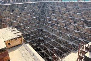 From Jaipur: Abhaneri Stepwell & Bhangarh Fort Day Trip