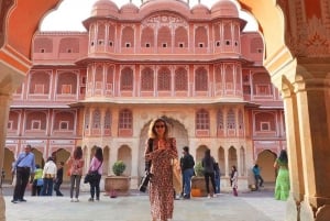 Jaipur: Private Car & Driver Hire on an Hourly / Daily Basis