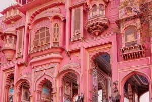 Rajasthan tours: Luxury and private tour by car with guide.