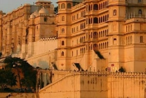 Wycieczki po Radżastanie: Luksusowa i prywatna wycieczka samochodem z przewodnikiem.