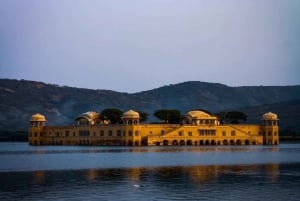 Agra: Taj Mahal-tur uten kø med leie av sari