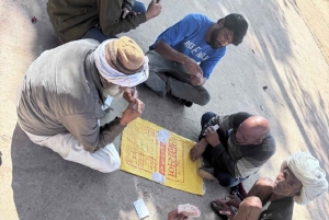 Traditionell lerkonst och landsbygdsäventyr med jeep eller cykel