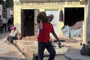 Traditionell lerkonst och landsbygdsäventyr med jeep eller cykel