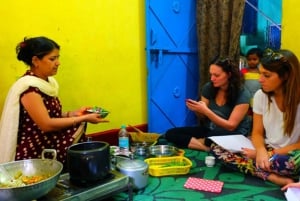 Bem-estar e cultura feminina: ioga, henna e culinária de Jaipur