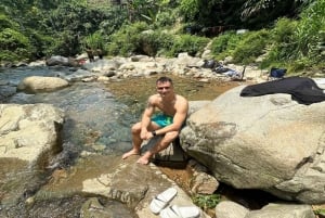 Bogor: excursão de trekking a colinas verdes e cachoeiras frescas