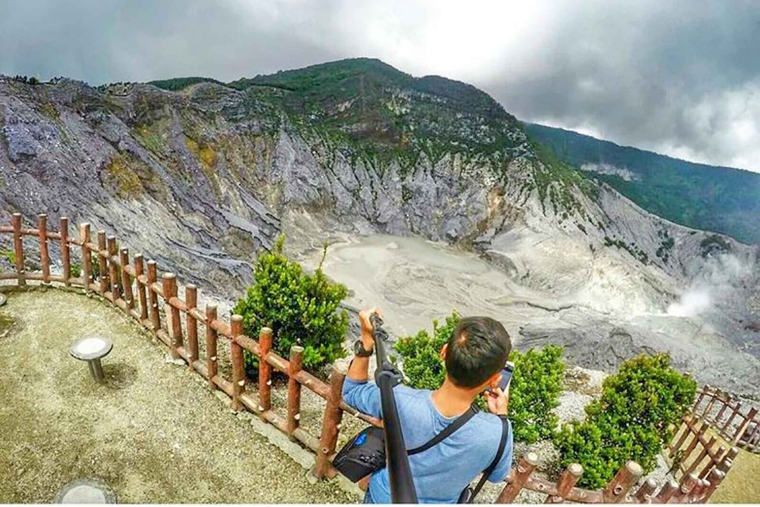 Fra Jakarta : Vulkan, te- og rismarker, varme kilder