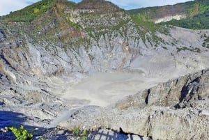 Fra Jakarta : Vulkan, te- og rismarker, varme kilder