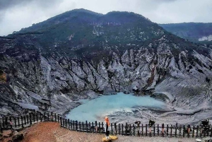 Fra Jakarta : Vulkan, te- og rismarker, varme kilder