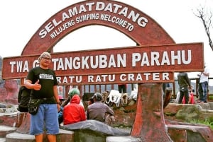 Fra Jakarta : Vulkan, te- og rismarker, varme kilder