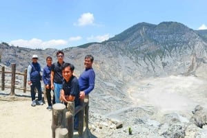 Fra Jakarta : Vulkan, te- og rismarker, varme kilder