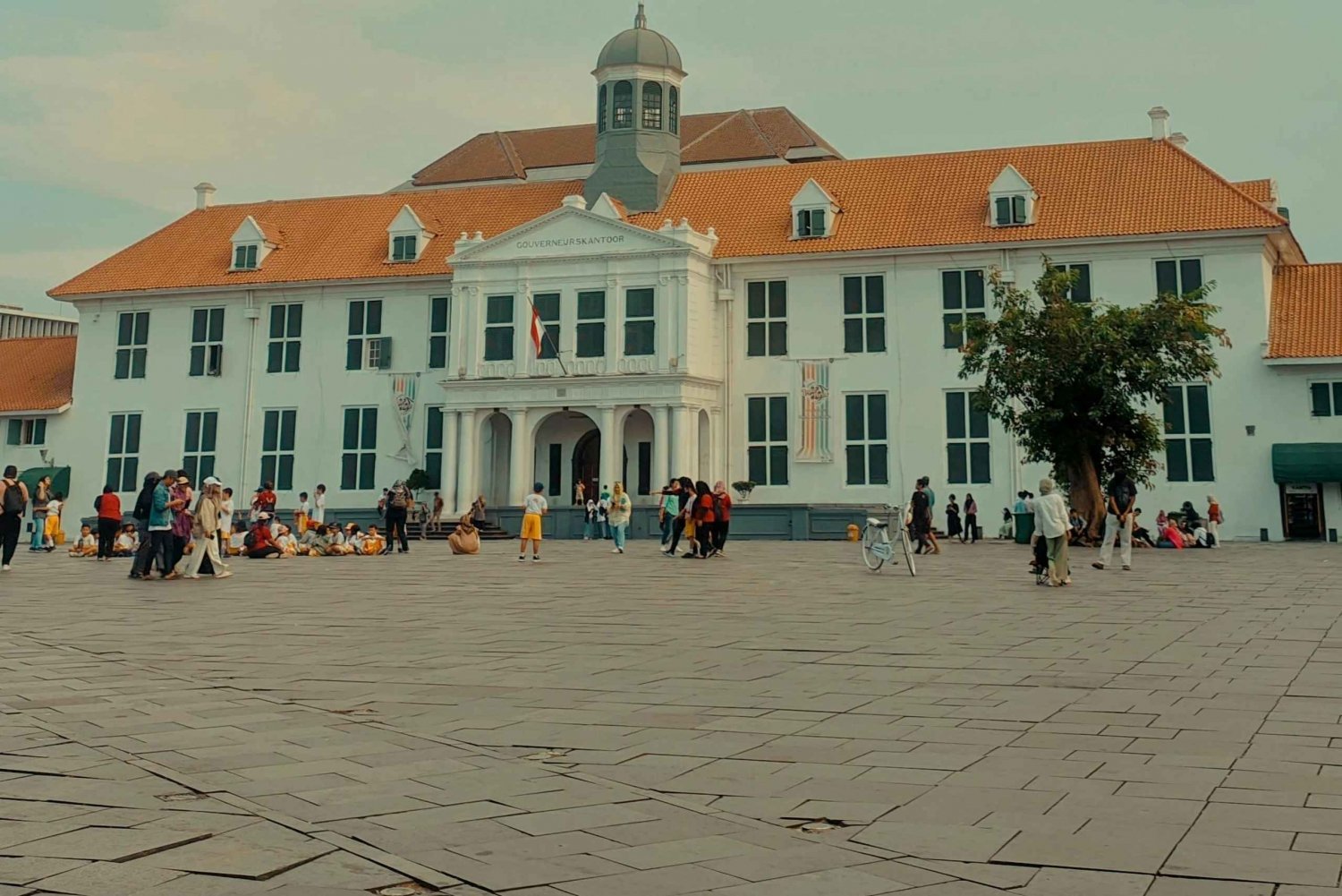 ジャカルタ周辺の半日ツアー ガイドスピークタイランド