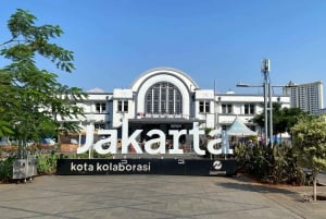 Jakarta: National Monument, Mosque, and Old Town Tour