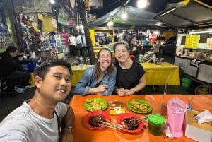 Jakarta: Night Walking Tour with Snacks and Dinner