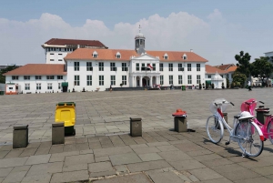 Jakarta Old Town Tour with Batik Workshop