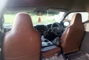 Jakarta : Privat bilcharter med chauffør i gruppe med varevogn
