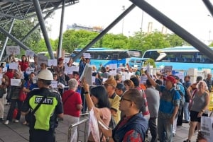 Jakarta : Noleggio auto privata con autista in gruppo con furgone