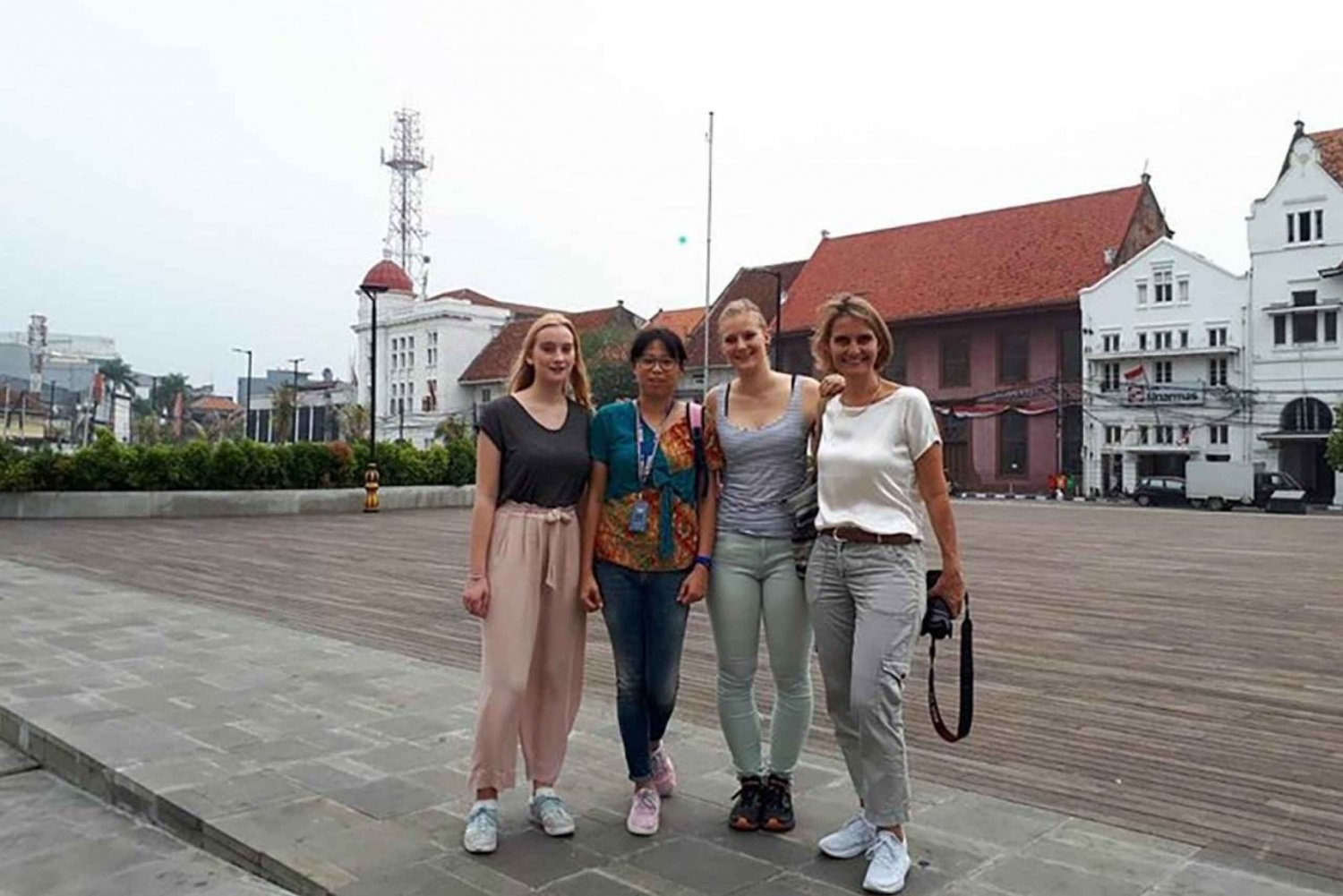 Jakarta Private Tour With Local Guide & Lunch