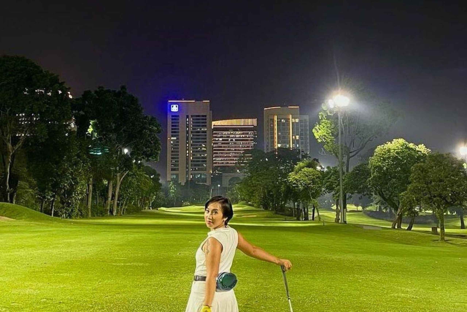 Jakarta: Senayan nattgolf med utsikt over byen og transport