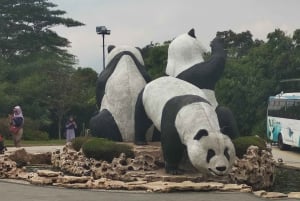 Jakarta : Taman Safari, Panda-palasset og fossen