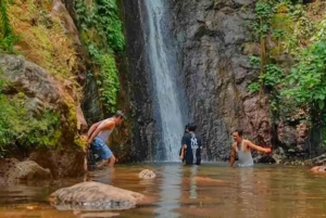 Jakarta Tour : Naturvyer, vattenfall och botanisk trädgård