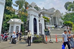 Jakarta Tour : Natuurlijk uitzicht, waterval en botanische tuin