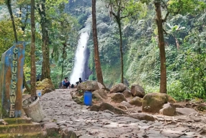 Passeio em Jacarta: Cachoeira Situ Gunung e ponte suspensa