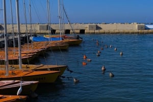 Byvandring i Jaffas solnedgangssilhuet