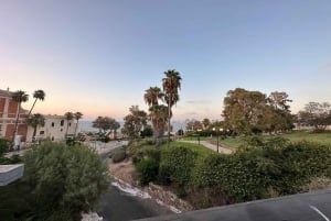 Byvandring i Jaffas solnedgangssilhuet