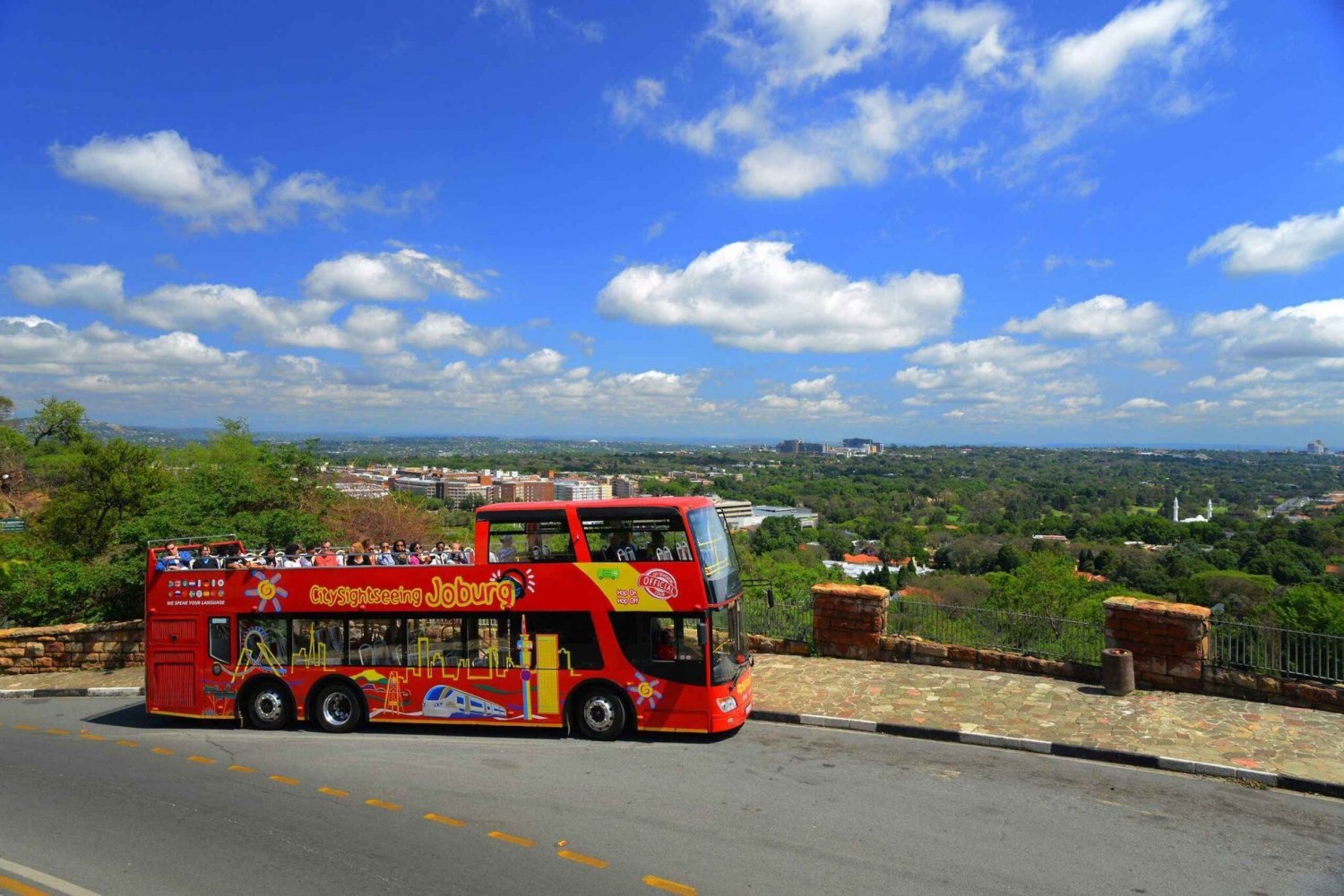 Johannesburg: Hop-on-hop-off-bus med valgfri Soweto-tur