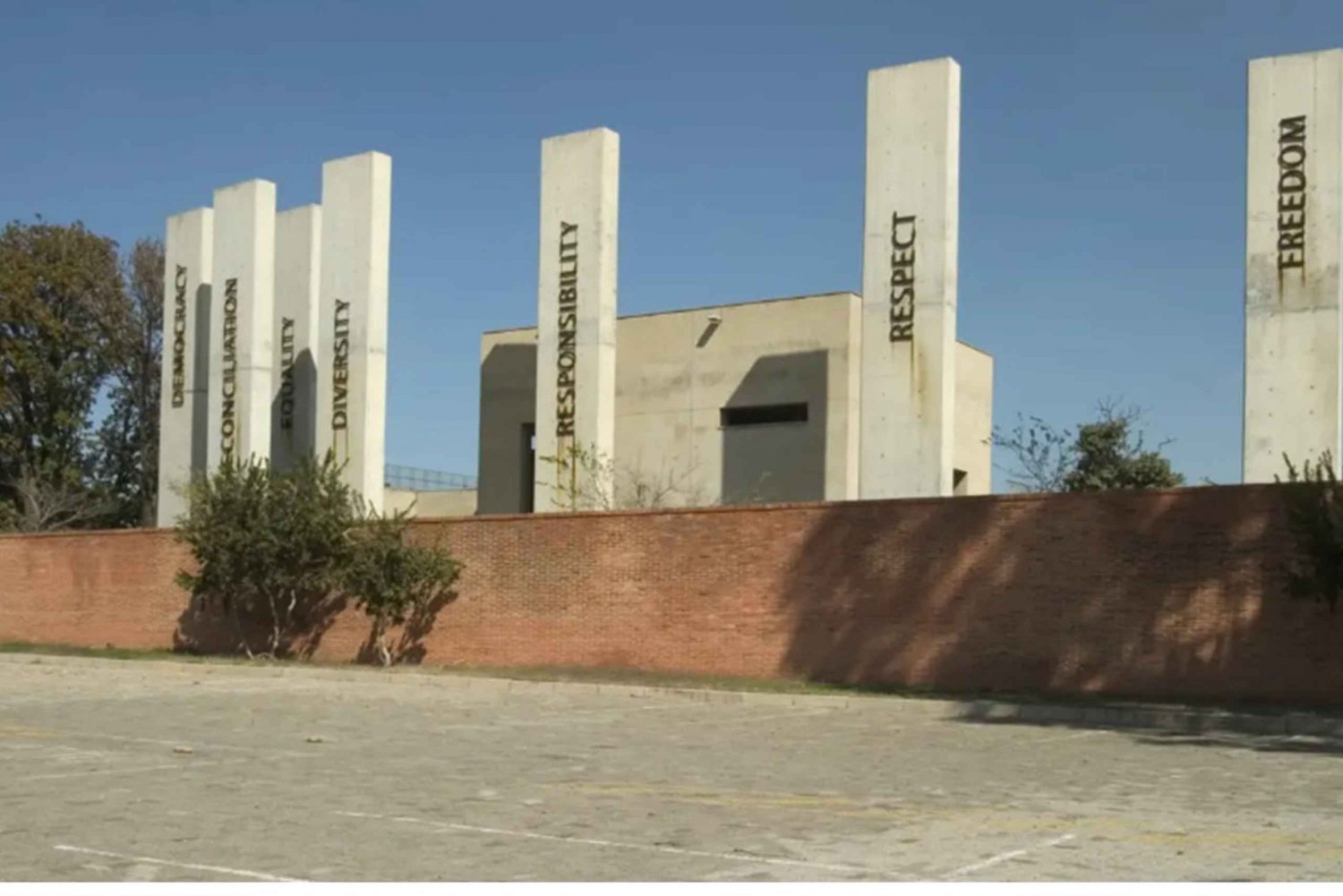 Apartheid Museum & Soweto Tour with Hotel Pickup